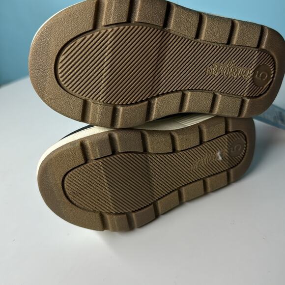 Cat & Jack - Toddler Felix Sneakers Boots, size 5 - Picture 6 of 6